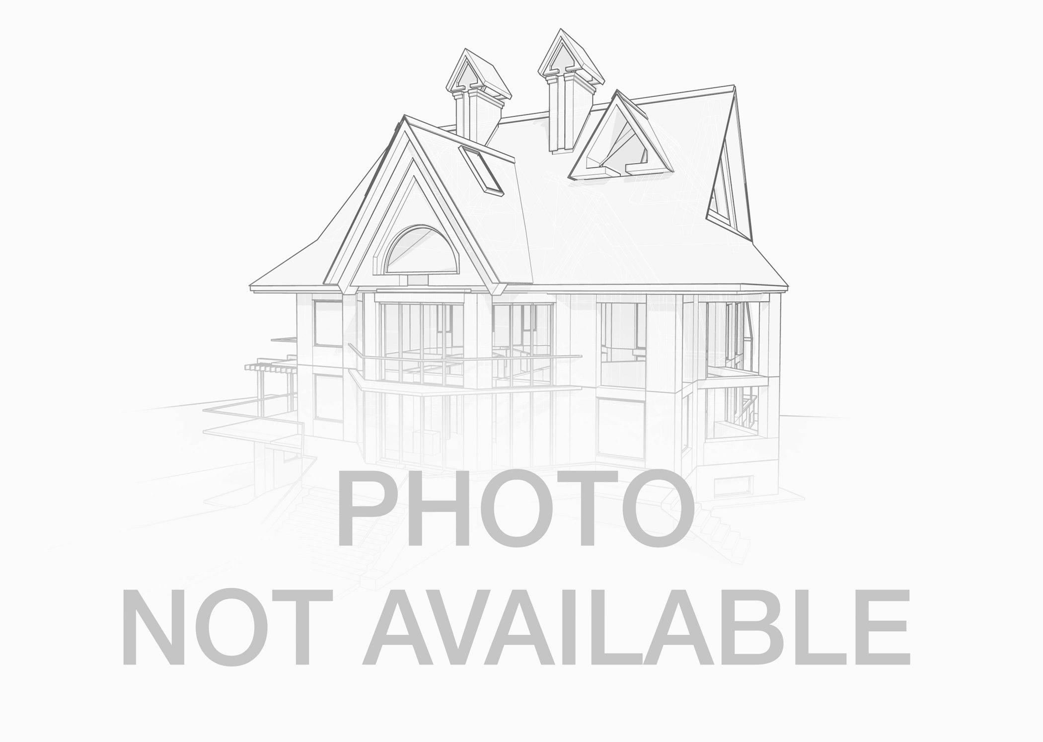 1048 N Palos Avenue 
